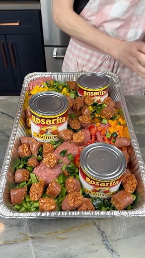 Elaine on Instagram: "Easy Mexican dinner 🌶️ #food #foodie #yum #yummy #cooking #baking #easy #recipe #viral #reel #reels #viralreels #reelsviral #fyp #foryou"