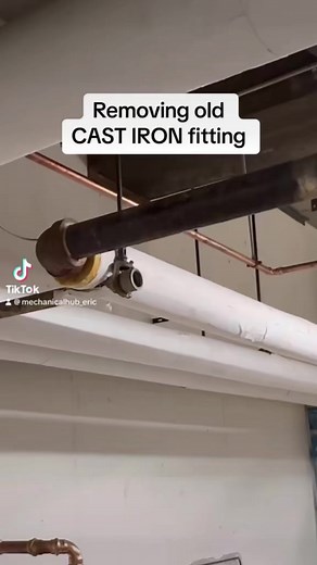 Breaking a cast iron fitting off a heating pipe #hvac #plumbing #pipefitting | mechanical-hub.com