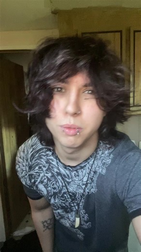 I LOVE THIS SONGGGG #emo #alt #alternative #emoboy #guyliner