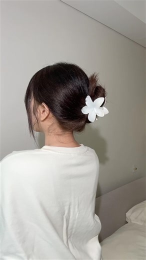 Love this flower claw clip hacks 🙌🏻 so perfect for summer ☀️⛱️