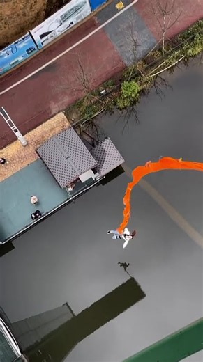 You accompany me with shoes 😭 #Aerial Challenge #Bungee Jumping #It's all about the heartbeat