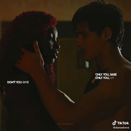 Nightwing and Starfire Romantic Moments in Titans Series