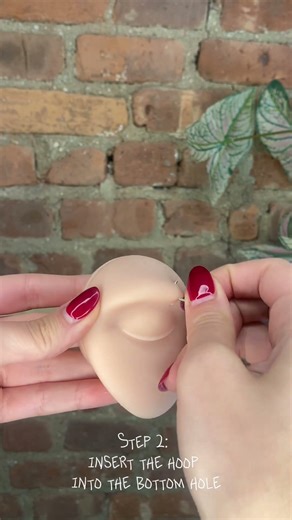 How to put in a Eyebrow Piercing | Lavari Jewelers