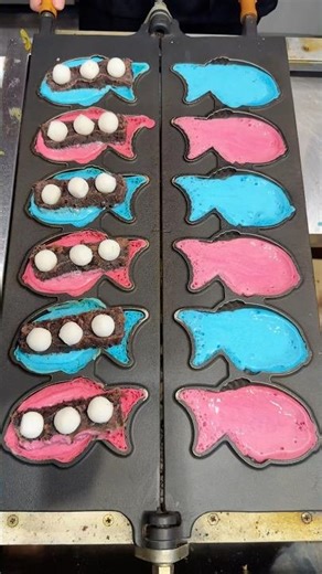 What flavor is this?! The mysterious blue-pink taiyaki