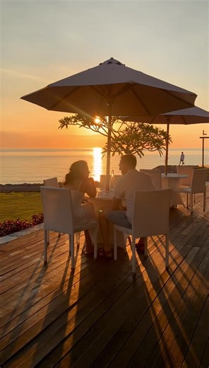 Another sunsetting footage 🌞 Still feels like yesterday. Treasure every moment. #sunset #sunsetlover #bali #lovina #lovinabeach #fyp #mixedcouple #bule #singarajabali