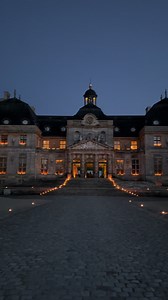 ✨🏰 A moment straight out of a storybook at Château de Vaux-le-Vicomte. As the sun sets, this magnificent château is transformed into a world of candlelight, grandeur, and timeless beauty. An unforgettable place where history, elegance, and romance come together. ✨🥂👑 Could you imagine spending an evening here? 💛#chateau#france #royal #fyp#castle