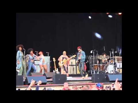 Lenny Kravitz Wardrobe Malfunction
