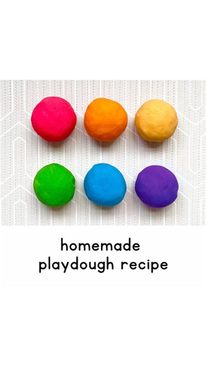 Amierah | Kids Activities on Instagram: "If you’re anything like me, someone who struggles with baking and anything remotely “kitcheny”, then this step-by-step (foolproof) homemade playdough recipe is for you ☺️ Making a good playdough recipe has honestly been quite a ride. I’ve tried floury flops, sticky messes, and doughs that hardened faster than my patience. But I kept tweaking, learning from each batch, and finally, this one felt right 🥹 This version of homemade playdough is soft, long-las