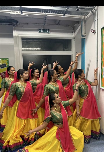 Backstage bits 🏟️🩰🦢💄 . . .#fyp#srilanka#dance#srilankatiktok#dancechallenge@Nadeeka Mendis @A' @Dinu 🤎 @Megha Rk @devmini @chemini_28 @michelaliyanage
