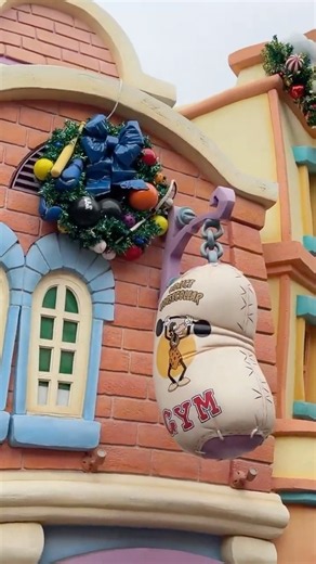 Disneyland My Birthday 2025 ToonTown Downtown Jail Gym Gags People Watching Walking Disney Fun