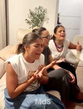 Al Son de las Niñas❤️Reina d las Marismas #musicos #flamenco #sevillanas #vozyguitarra #grupo #voces