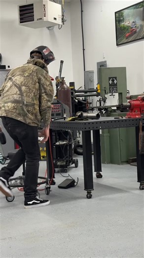 MEET THE VYPER MINI CREEPER 🔥 Proudly made in America 🇺🇸 with over 6,000 5-Star Reviews! The Mini Creeper is the go-to solution for 60,000 hard-working Americans who need comfort, mobility, and a sub-10” working height. 💪 Loved by Mechanics, Detailers, Garage Enthusiasts, and Tradesmen of all kinds. ✅ Ultra-Low Working Height ✅ Thick, Padded Seat ✅ Smooth, Locking Casters ✅ Heavy-Duty Steel Frame | Vyper Chair