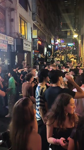 Here’s what Lan Kwai Fong looks like at 11 pm. | Hong Kong Nightlife