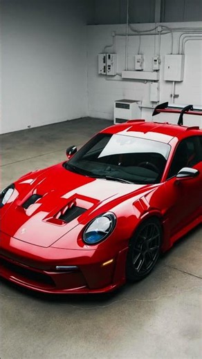 Красный Porsche 911 GT3 RS идеальное сочетание трековых технологий и легендарной немецкой инженерии.