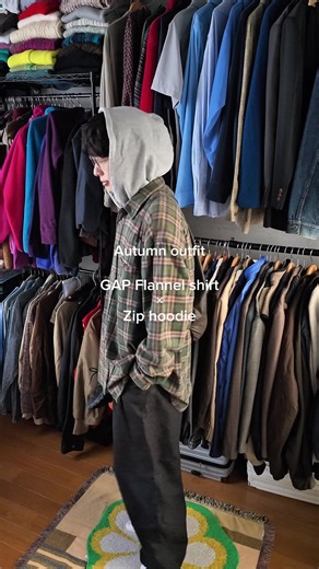 GAPネルシャツ×ジップパーカーの秋コーデ｜古着でジャケット風レイヤード