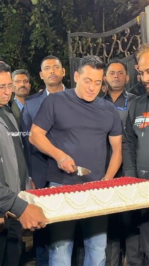 Voompla | salman attacks the cake🔪😅 60th birthday scenes salman khan | Instagram