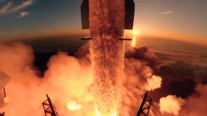 SpaceX ha avuto il nullaosta per lanciare IFT-3: appuntamento alle 13, ora italiana, di oggi giovedì 14 marzo (la finestra di lancio durerà un paio d'ore). Erano già trapelati nei giorni scorsi, ma sul sito SpaceX apprendiamo ufficialmente alcuni degli obiettivi per IFT-3: 1. Effettuare una riaccensione nominale dei Raptor per entrambi gli stadi (in IFT-2 il booster si era riacceso, ma sappiamo tutti come è andata a finire, mentre Starship era esplosa prima di spegnere i motori per poi riaccende