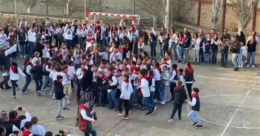 Quan sona el 'Tatatxín', Artà esclata: el dimoni torna a ballar i el poble el segueix