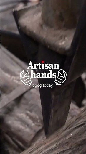 ついに本編公開！今回は釜くべ前の「木ごしらえ」。窯に入る長さに切り揃え、太いウバメガシは良質な炭になるように細さも揃えます。 和歌山県日高川町は生産量日本一を誇る。#wakayama