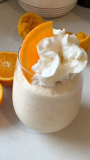 4(ish) ingredient Orange Creamsicle Slushy 🧡 The sun is hot these days and cold, fruity beverages are where it’s at 🙌 Here’s how to make this one: 1 cup cream or milk (really any kind, the richer the cream, the more flavourful the slushy) 1/2 can sweetened condensed milk Zest and juice of 1-2 navel oranges (or any citrus!) Big splash vanilla Several good handfuls ice (eyeball it😉) Whipped cream - optional Makes 2 large glasses or 4 smaller glasses. Happy Memorial Day weekend to my 🇺🇸 friend