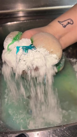 Oddly Satisfying Sponge Squeezes ASMR