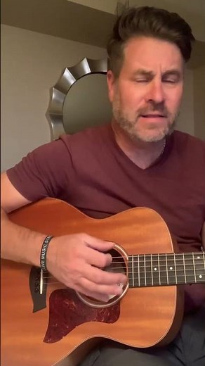 A quick hotel room take on ‘I Love a Rainy Night’ by Eddie Rabbitt, live from Vegas.