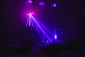 Immerse yourself in the world of SKALAR: Reflections on Light and Sound 💥 Explore the relationship between light and sound on human perceptions through July 28 at 📍1001 Woodward. Christopher Bauder and Kangding Ray have captivated audiences through the audio-visual narrative of radiant light vector drawings within a pitch-dark space. Book your free reservation: https://lscgallery.com/exhibitions/skalar-detroit Library Street Collective | White Void Berlin | Decked Out Detroit #SKALAR #Downtown