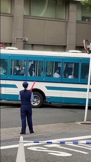 拍手で護送車を見送るという風景＠警視庁池袋警察署