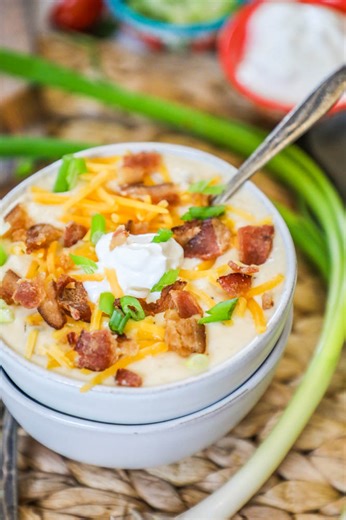 Since we're all going to be freezing this week and the weather says stay inside, this is what’s for dinner. Simple ingredients, big flavor, and enough to go around when everyone wants seconds. 📩 Comment 𝐒𝐎𝐔𝐏 and I will DM you this recipe PLUS all the recipes that are in this series. *𝑴𝒂𝒌𝒆 𝒔𝒖𝒓𝒆 𝒕𝒐 𝒇𝒐𝒍𝒍𝒐𝒘 𝒎𝒚 𝒂𝒄𝒄𝒐𝒖𝒏𝒕 𝒔𝒐 𝒕𝒉𝒂𝒕 𝒎𝒚 𝑫𝑴 𝒅𝒐𝒆𝒔𝒏’𝒕 𝒆𝒏𝒅 𝒖𝒑 𝒊𝒏 𝒚𝒐𝒖𝒓 𝒋𝒖𝒏𝒌 𝒎𝒂𝒊𝒍* 🙃 ⭐️⭐️⭐️⭐️⭐️ “I absolutely love this recipe. I saw the video of this a