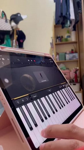 Playing iPad Garageband Piano: Starting Over Again