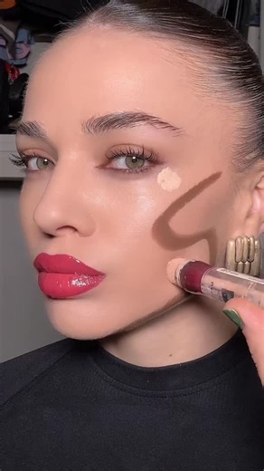 🌹QUEEN OF CREATIONS👑 on Instagram: "😊 . . . . #hack #easymakeup #contour #makeuphacks #concealer #hacks #easymakeup"