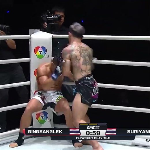GORGEOUS strikes 🤩 Gingsanglek outduels Suriyanlek in an absolute war for his third straight win!