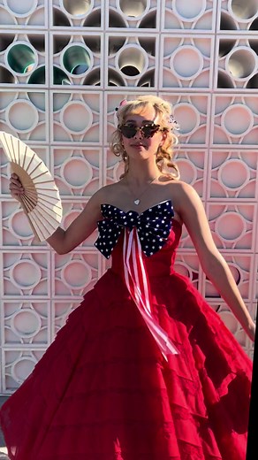 Vintage 1950s Dresses and Style Inspiration