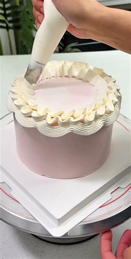 Decorated Cakes, Cake Border Tutorials, The Ritual of Strawberry Cake, I'm Serious