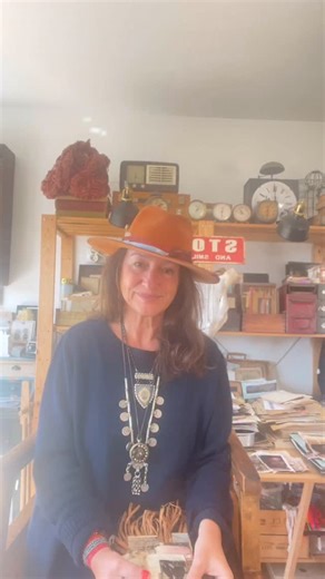 ALEX ONLINE COURSES+ ART RETREATS+ PORTUGAL on Instagram: "How are you going to spend christmas? My heart will answer... with gratitude Grateful for being blessed with a family and many profound and deep friends... Grateful to collaborate with Marina that you all know @etherealtrail_ who happens to be also my sister in law Grateful that we have hosted such inspiring artists like @orlyavineri who will come again in 2026 to Romania in May Robyn Mcclendon @rarebirds with a collaborative retreat to 