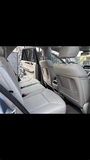 🇺🇸🇺🇸🇺🇸For Sale: 2012 Mercedes-Benz ML 350 4MATIC Experience refined luxury and performance in this accident-free ML 350 4matic. Finished in an elegant grey exterior with the iconic Mercedes hood star, complemented by a rich beige interior and premium wood trim. Enjoy comfort and convenience with a sunroof, backup camera, power-adjustable mirrors, and power-adjustable steering. The cabin is enhanced by a high-quality sound system, delivering a truly first-class driving experience. Powered b