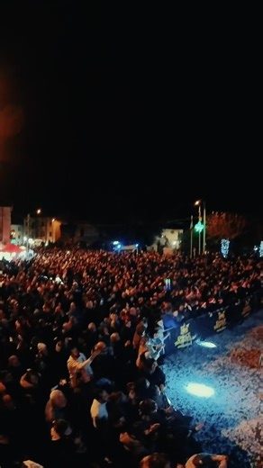 Ma quanto è potente #dancetarantella ??? Lo Show che sta spopolando in tutte le piazze italiane 🔥