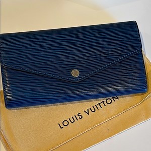 Louis Vuitton Blue Wallet in Textured Leather