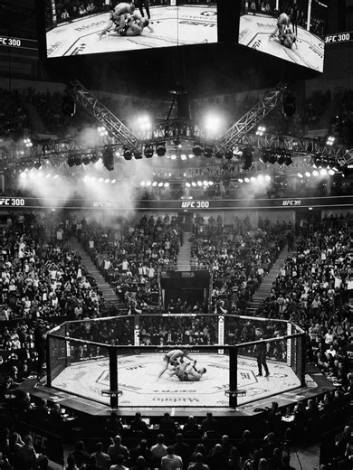 Chấm điểm trong MMA - yếu tố thường bị đánh giá thấp. Tôi đã từng làm trọng tài chấm điểm trong các tổ chức quốc tế lớn: ACA, Fight Nights, Open FC, EFC, GFC. Trong quá trình đó tôi nhận ra một điều — nhiều võ sĩ đánh giá thấp vai trò của chấm điểm. Nhưng thực tế đây là một trong những yếu tố quan trọng để chiến thắng. Nếu võ sĩ hiểu: hành động nào được tính điểm yếu tố nào được trọng tài đánh giá cao cách trận đấu được nhìn nhận từ góc độ chấm điểm — họ có thể xây dựng chiến thuật hợp lý hơn. Đ