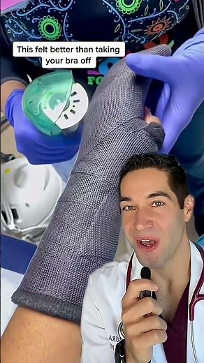 How cast saws avoid cutting the skin while properly removing the cast from a limb?