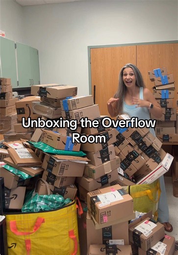 Well, the office is empty 😅 #unboxing #librarylove #books #mysterybox #sharing