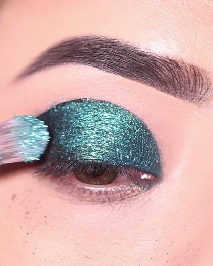 Simple and easy Green Glitter Eyeshadow Look || Eye Makeup tutorial for beginner || Shilpa