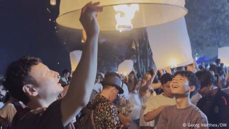 Annual lantern festival lights up Thailand's night sky