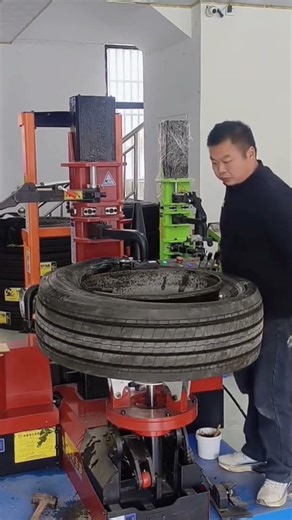 Modern Tyre Changing Technology #AutoTechnology #TyreService #MachineWork