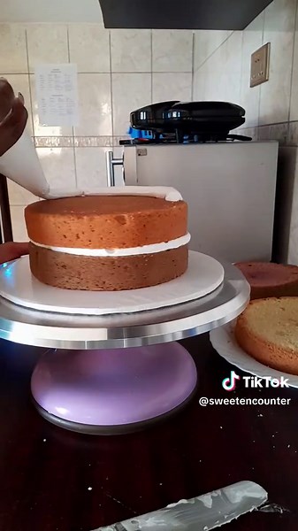 Making a Graduation Cake - Cake Decorating Videos