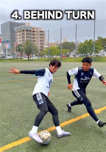 サッカー中盤で使える6つのスキル｜ボールコントロールとパスの基本