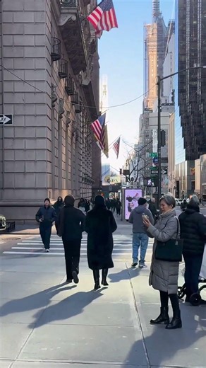 New York People Walking 🚶‍♀️ City Life Moments #newyork #newyorkcity