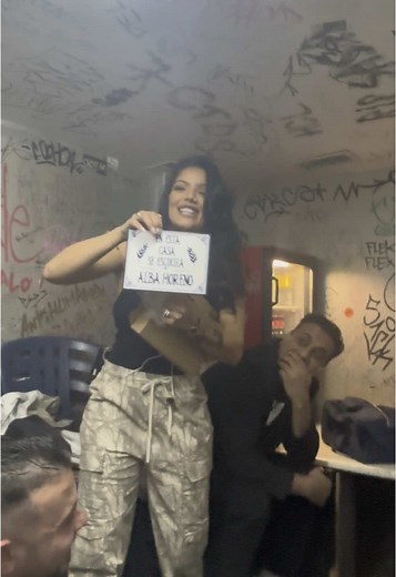 Azulejo Exclusivo para Alba Moreno: El Primero en el Mundo