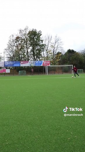 Tipps für Verteidiger im Fußball: Lange Bälle meistern