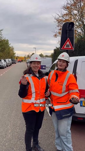 Wij namen een kijkje bij de werkzaamheden tussen Roermond en Sittard 😍 Benieuwd hoe dat er aan toe ging? Kijk dan mee 👏💪🏼 #strukton #struktonrail #watmaakjijmorgen #techniek #spoor #railway #vlog #infra | Strukton Nederland